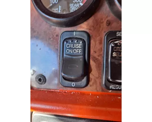 PETERBILT 387 CRUISE CONTROL SWITCH