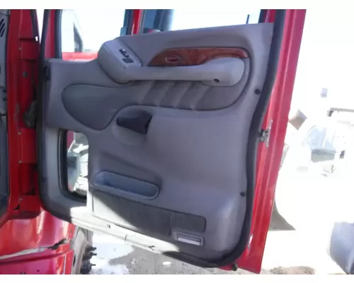 PETERBILT 387 Cab Clip