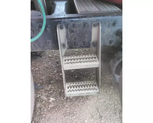 PETERBILT 387 DECK (CATWALK) STEP