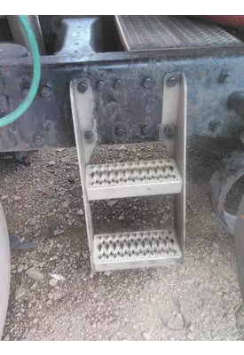 PETERBILT 387 DECK (CATWALK) STEP