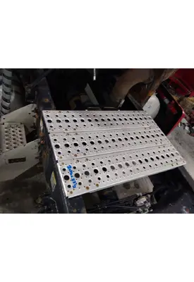 PETERBILT 387 DECK (CATWALK) STEP