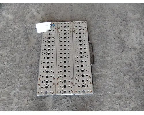 PETERBILT 387 DECK (CATWALK) STEP