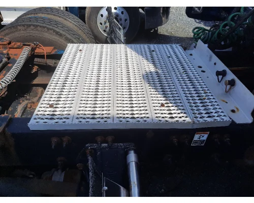 PETERBILT 387 DECK (CATWALK) STEP