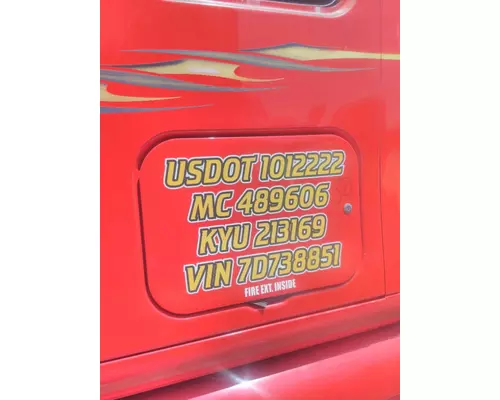 PETERBILT 387 DOOR, COMPARTMENT