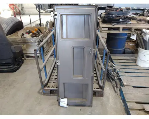 PETERBILT 387 DOOR, COMPARTMENT