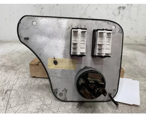 PETERBILT 387 Dash  Console Switch