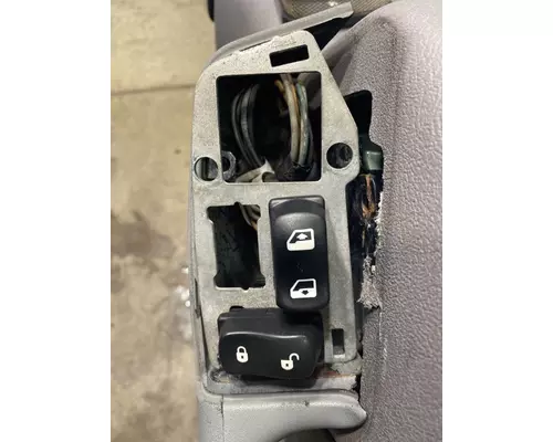 PETERBILT 387 Door Assembly, Front
