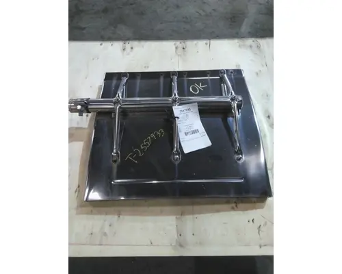 PETERBILT 387 FENDER, QUARTERHALF REAR