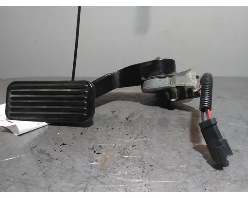 PETERBILT 387 FOOT PEDAL