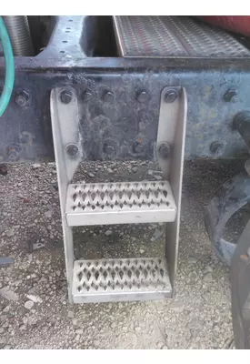 PETERBILT 387 FRAME STEP