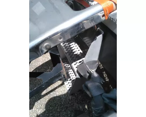 PETERBILT 387 FRAME STEP