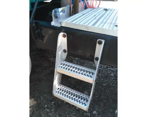 PETERBILT 387 FRAME STEP