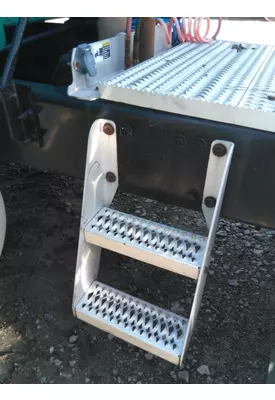 PETERBILT 387 FRAME STEP
