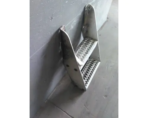 PETERBILT 387 FRAME STEP
