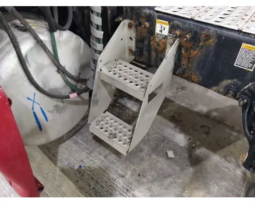 PETERBILT 387 FRAME STEP