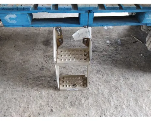PETERBILT 387 FRAME STEP