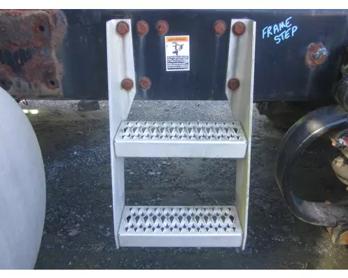 PETERBILT 387 FRAME STEP