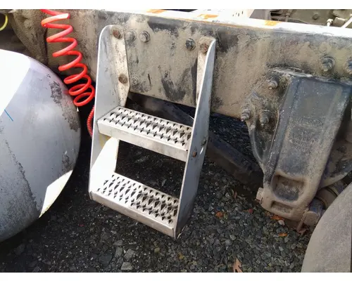 PETERBILT 387 FRAME STEP