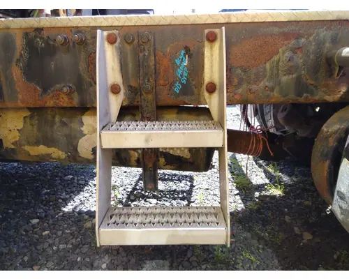 PETERBILT 387 FRAME STEP