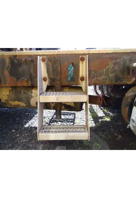 PETERBILT 387 FRAME STEP