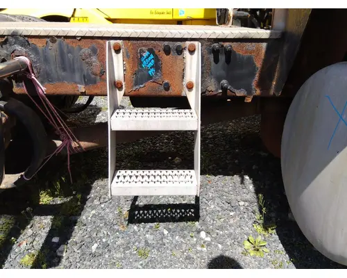 PETERBILT 387 FRAME STEP