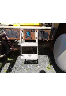 PETERBILT 387 FRAME STEP