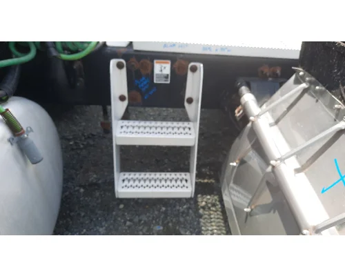 PETERBILT 387 FRAME STEP