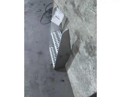 PETERBILT 387 FRAME STEP