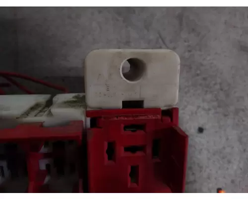 PETERBILT 387 FUSE BOX