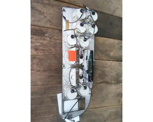 PETERBILT 387 GAUGE CLUSTER