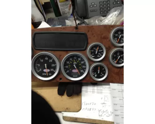 PETERBILT 387 GAUGE CLUSTER