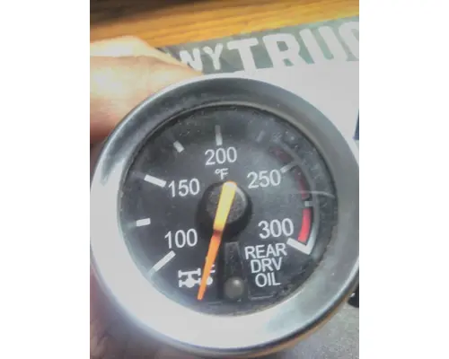 PETERBILT 387 GAUGE OIL PRESSURE