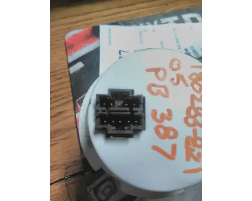 PETERBILT 387 GAUGE OIL PRESSURE