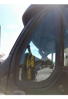 PETERBILT 387 GLASS, DOOR VENT, FRONT