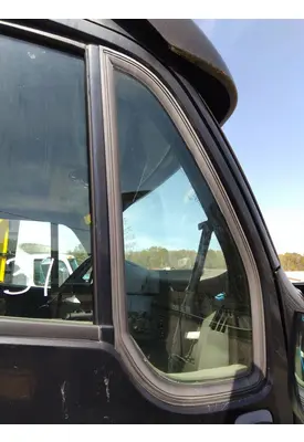 PETERBILT 387 GLASS, DOOR VENT, FRONT
