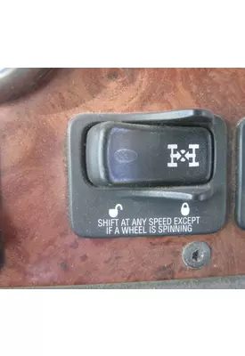 PETERBILT 387 INTERAXLE LOCK SWITCH