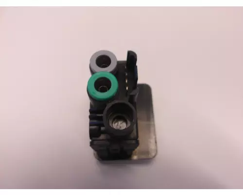 PETERBILT 387 INTERAXLE LOCK SWITCH