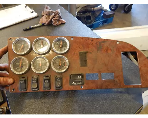 PETERBILT 387 Instrument Cluster