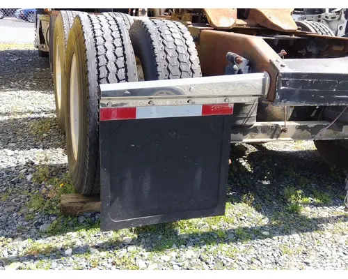 PETERBILT 387 MUD FLAP HANGER