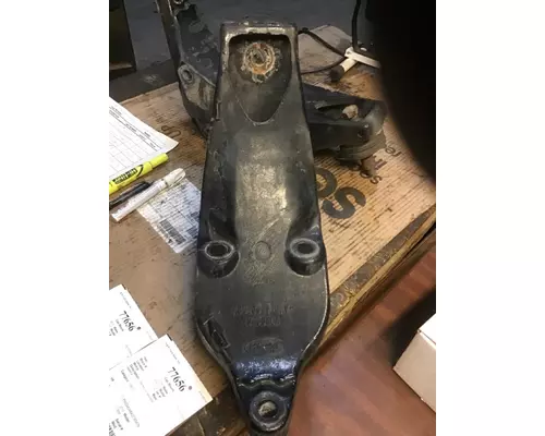 PETERBILT 387 Mounts, Cab