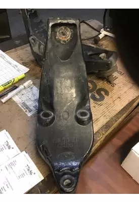 PETERBILT 387 Mounts, Cab