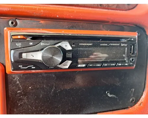 PETERBILT 387 RADIO AMFMBLUETOOTH