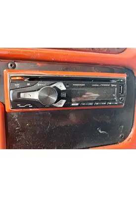 PETERBILT 387 RADIO AM/FM/BLUETOOTH