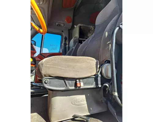 PETERBILT 387 SEAT, FRONT