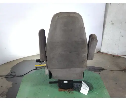 PETERBILT 387 SEAT, FRONT