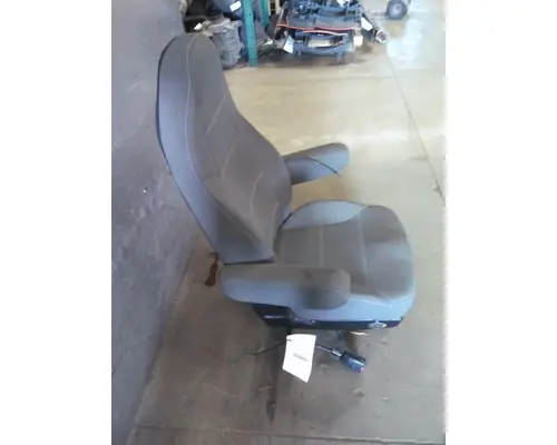 PETERBILT 387 SEAT, FRONT