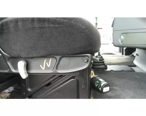 PETERBILT 387 SEAT, FRONT