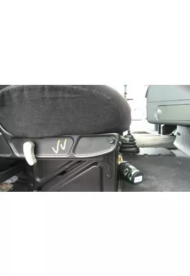 PETERBILT 387 SEAT, FRONT