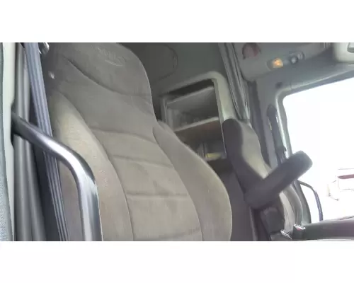 PETERBILT 387 SEAT, FRONT