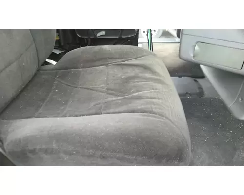 PETERBILT 387 SEAT, FRONT